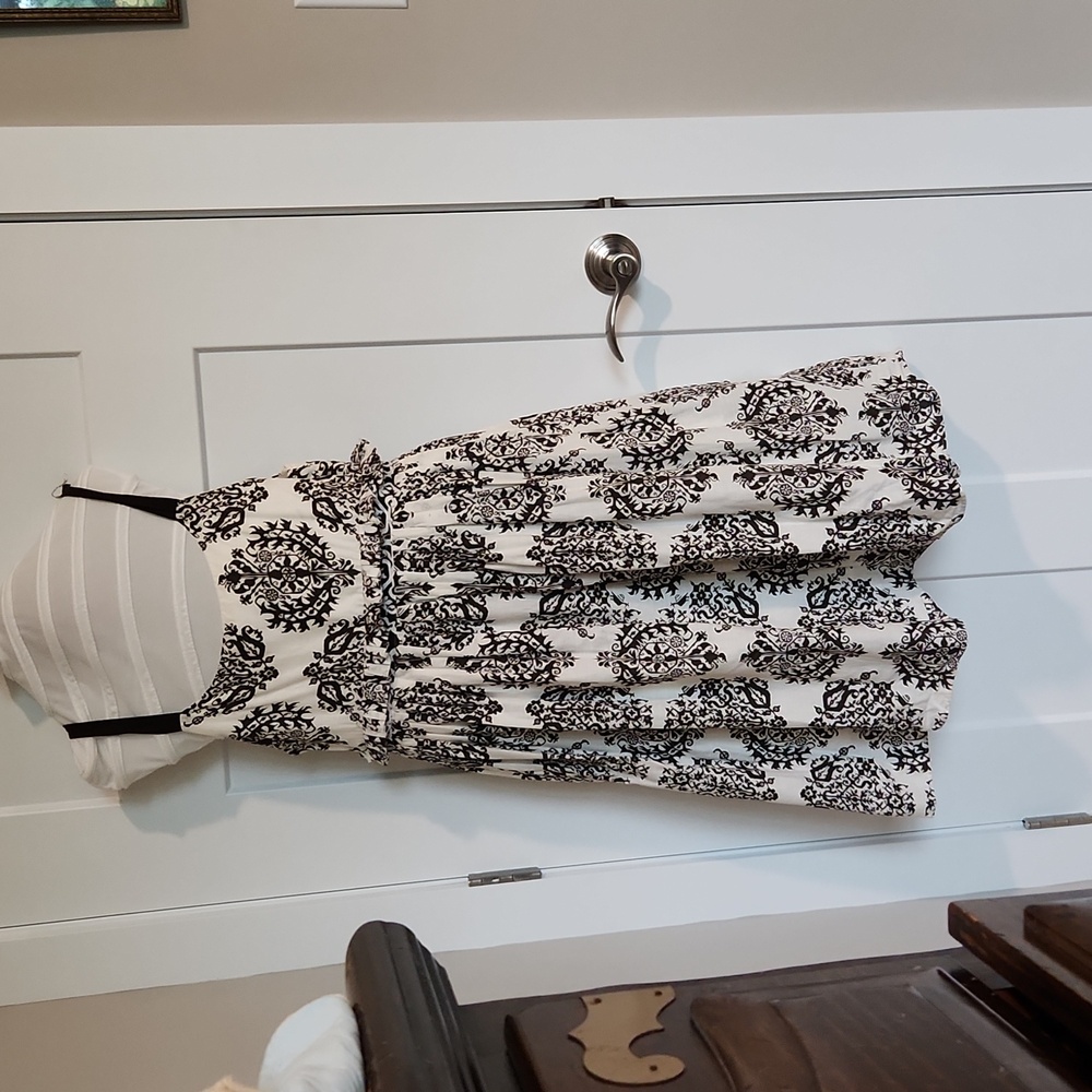 Patrick Robinson, darling cotton summer dress! ... with a motif pattern design.